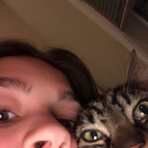 Meet your Posher, Lara